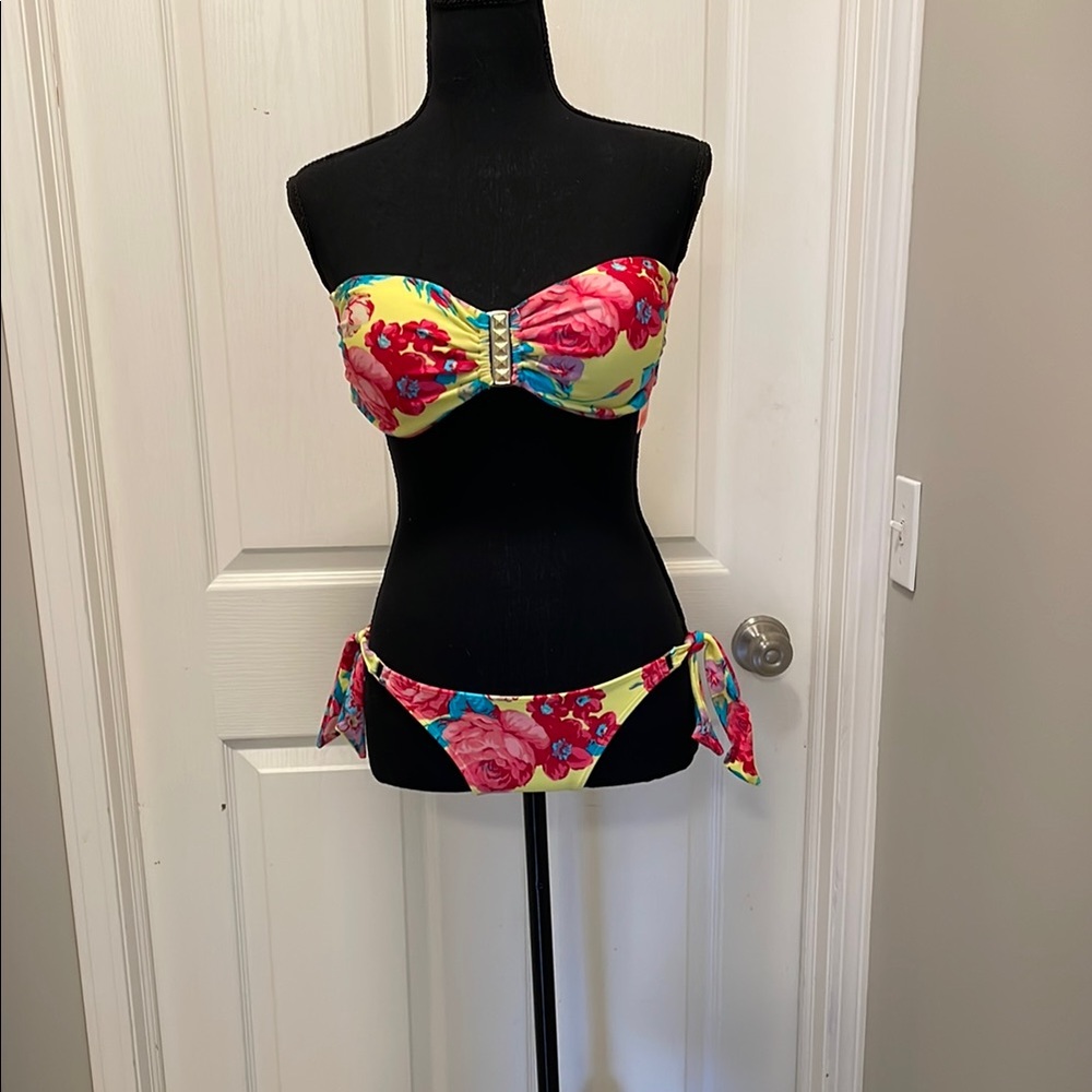 Indecense Brazilian Floral Bikini Set with Gold Accents Accents Medium NWT